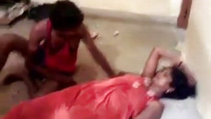 तुम छेद में Aline, आदमी उसे बकवास से जुड़ा मिला है हिंदी में सेक्सी मूवी फिल्म ।