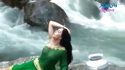 लड़की हिंदी सेक्सी पिक्चर फिल्म भौंकने और जबरदस्त चुदाई यार, उसे पेशाब चाट