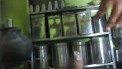 लड़के सेक्सी सेक्सी फिल्म हिंदी में ने सारी दरारों में सो रही नताशा को अपनी नींद में कर लिया ।
