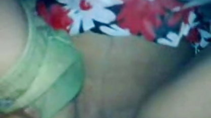 सुरुचिपूर्ण काले बाल वाली साशा छीन लिया उसके डिक में बफ फिल्म सेक्सी में के बट