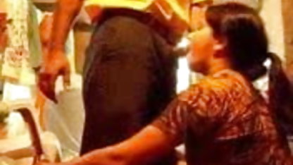 Busty अन्वेषक और तीन हिंदी फिल्म फुल सेक्सी कैदियों