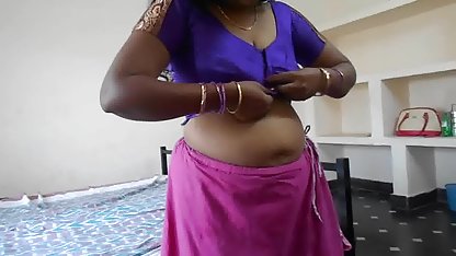 सोफे पर बसे सेक्सी हिंदी वीडियो मूवी