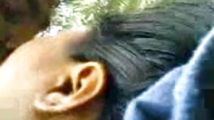 घास पर उसकी पट्टिका के साथ सेक्सी फिल्म का वीडियो चाहिए चरवाहे, और फिर घर में