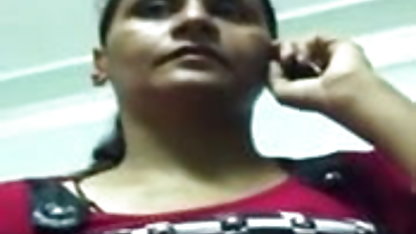 सोते समय हमें लड़ना पड़ता है । सेक्सी फिल्म हिंदी फिल्म