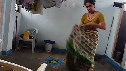 सफेद फ़स्कर हिंदी सेक्सी मूवी दिखाओ की ढलाई के लिए ब्लैक क्रम्ब दिया गया था
